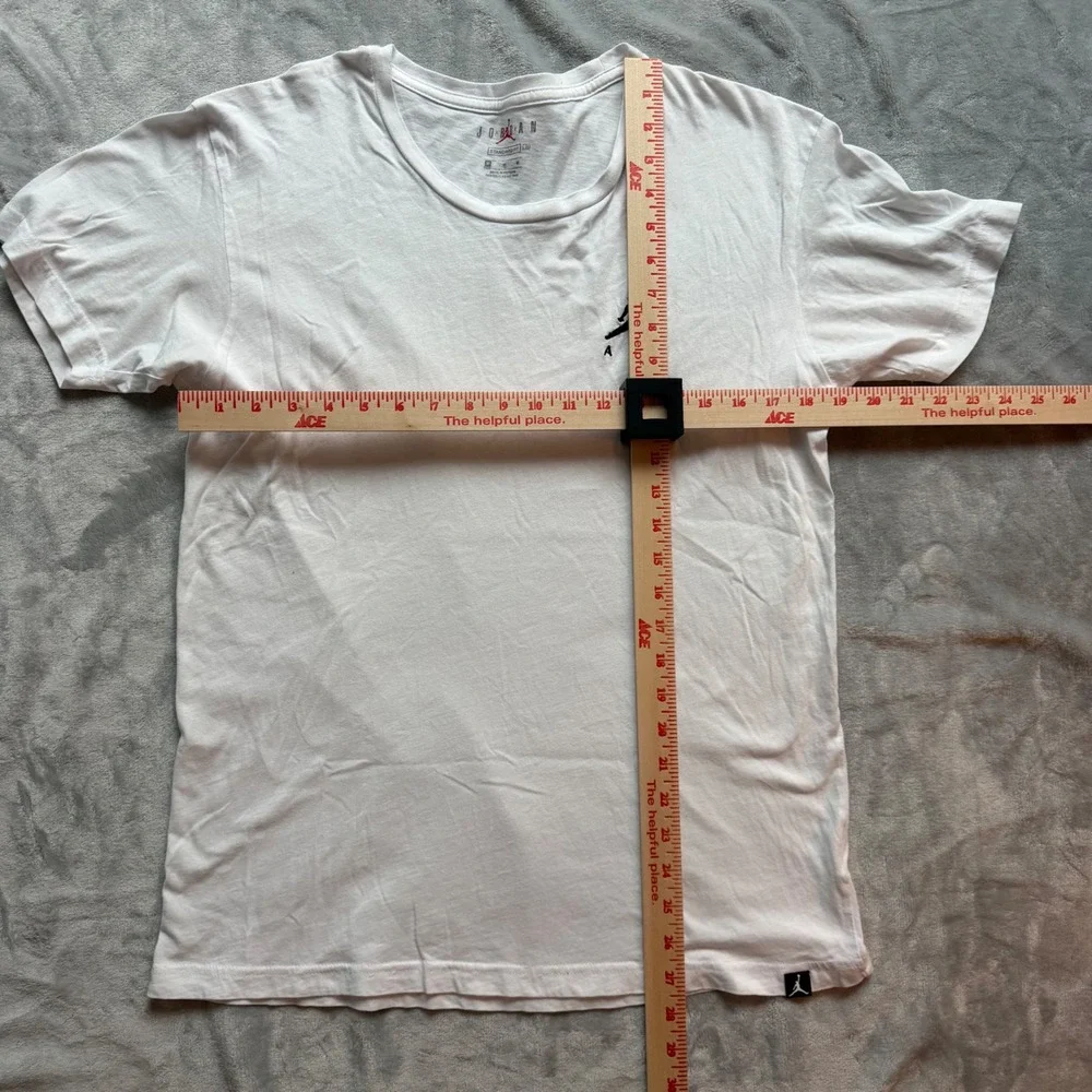 Jordan T-Shirt Mens M White Jumpman Air Standard Fit Embroidered Logo Tee